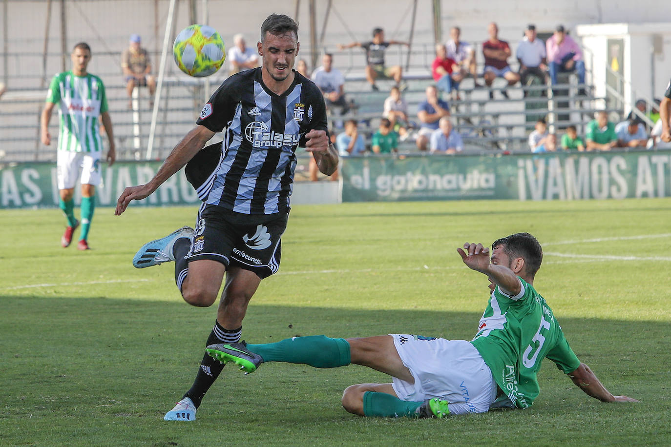 Un golazo de Manu Viana da la victoria a los de Munúa en Sanlúcar de Barrameda