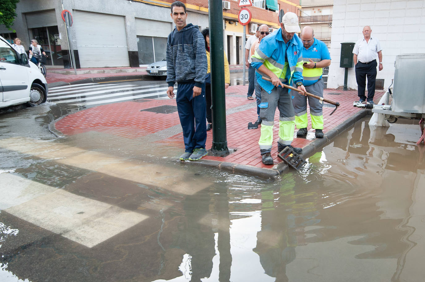 Recorrido por las localidades de Alquerías, Beniel y Llano de Brujas, donde el temporal causó cuantiosos destrozos