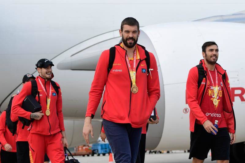 La selección española de baloncesto aterrizó a las 17:45 en Madrid, tras conquistar en Pekín el segundo mundial de su historia.