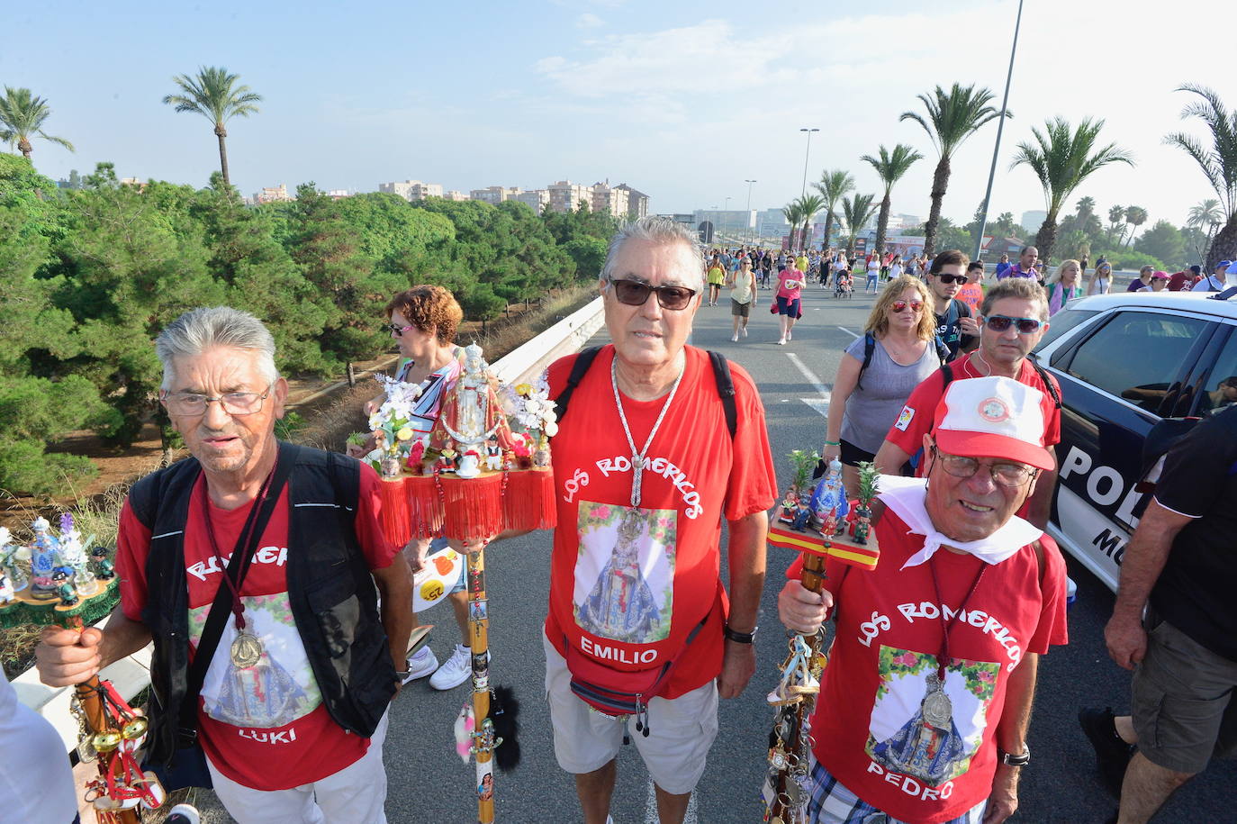 Miles de murcianos acompañan a la Virgen de la Fuensanta hasta su santuario.