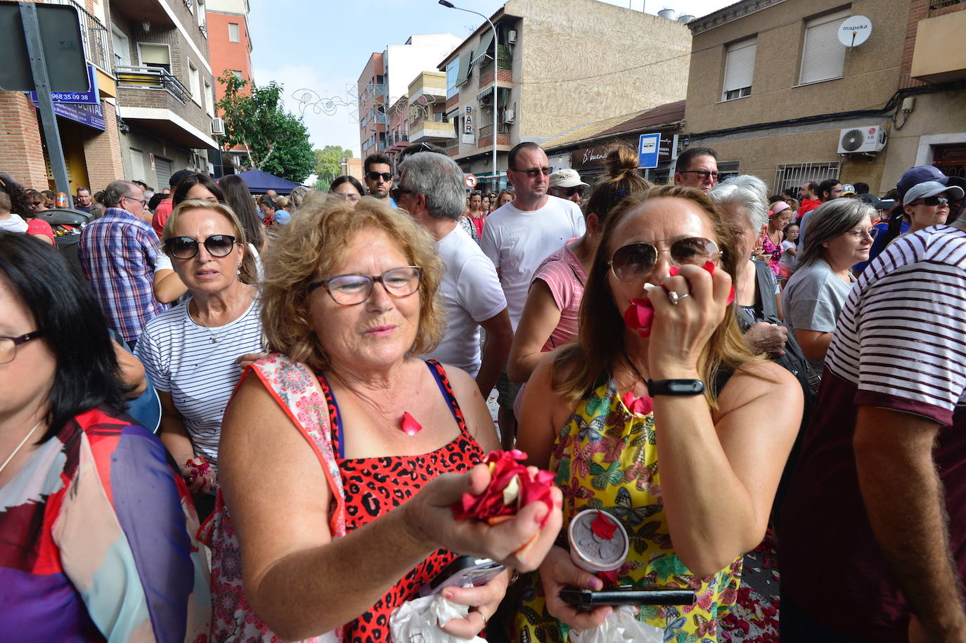 Miles de murcianos acompañan a la Virgen de la Fuensanta hasta su santuario.