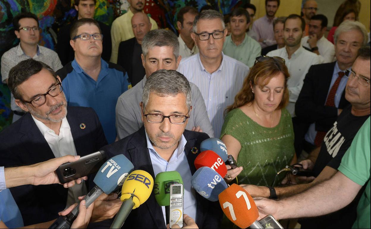 El secretario de Estado de Medio Ambiente comparece ante los medios. 