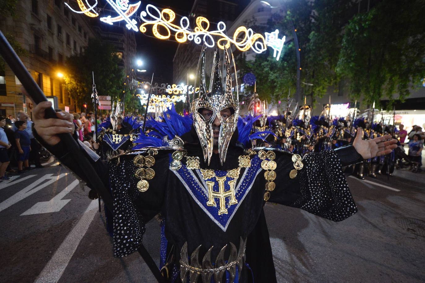 Con la plaza Belluga como escenario, medio centenar de festeros rememoran la conversión cristiana de Murcia.