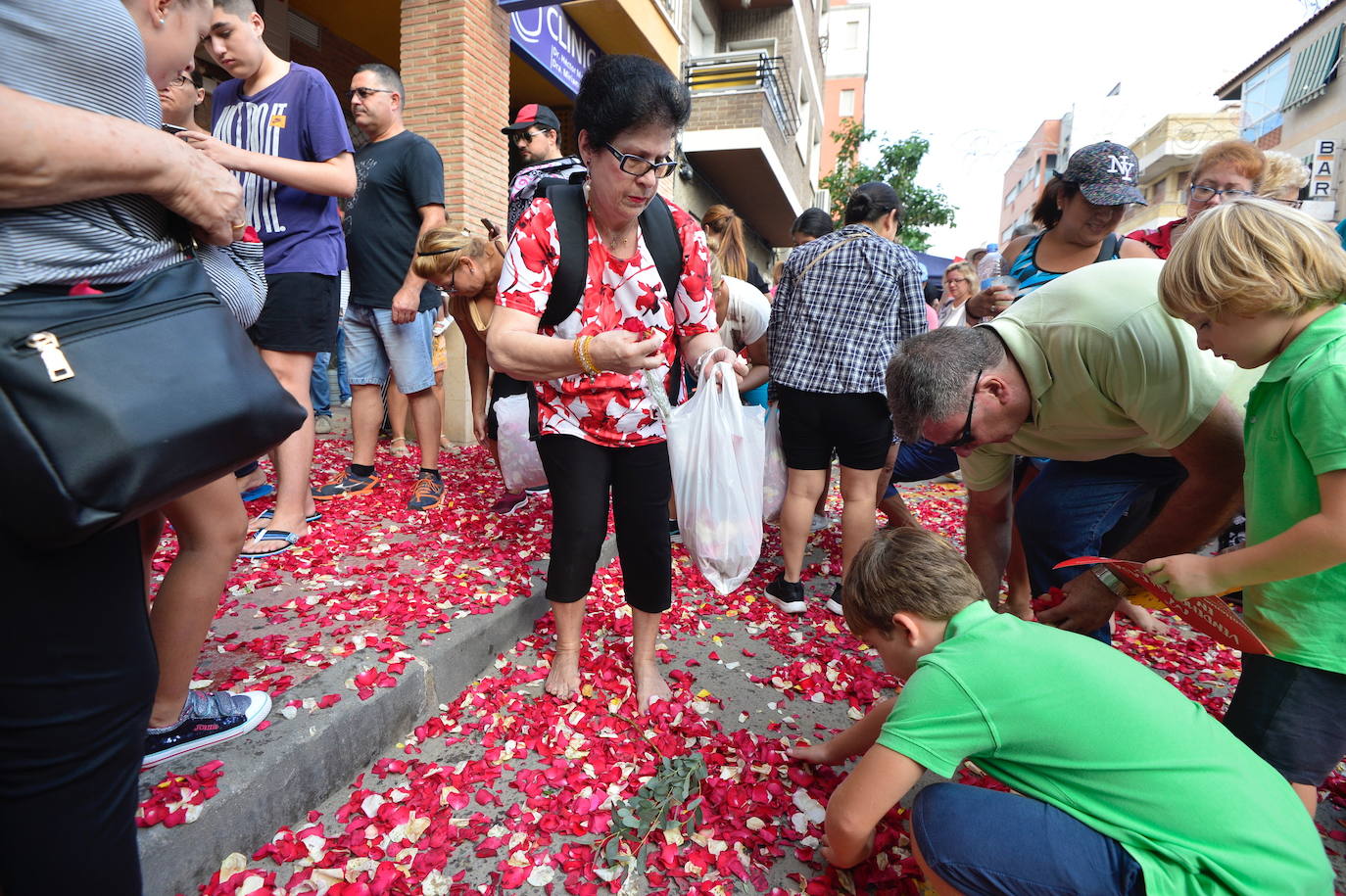 Miles de murcianos acompañan a la patrona de la ciudad hasta su santuario