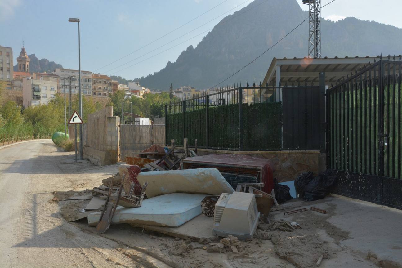 El Ayuntamiento de Cieza ha aprobado solicitar al Consejo de Ministros la declaración de su término Municipal así como del resto de municipios de la Región afectados, como zona afectada gravemente por una emergencia de protección civil.