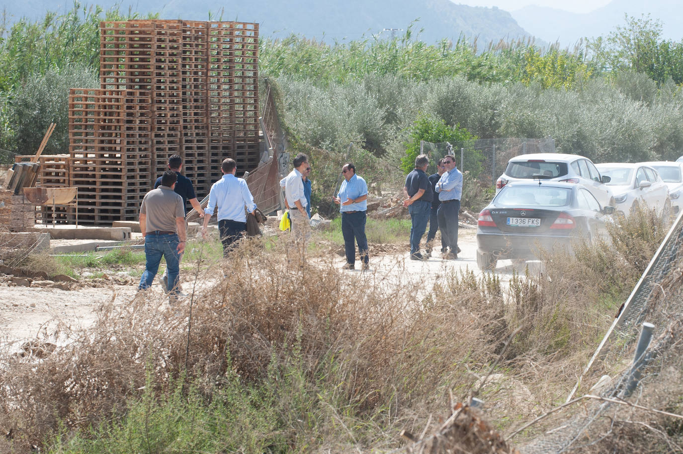 Denuncian que las vías están construidas sobre el cauce de la rambla de Tabala y que la obra multiplica la gravedad de los efectos de las lluvias.