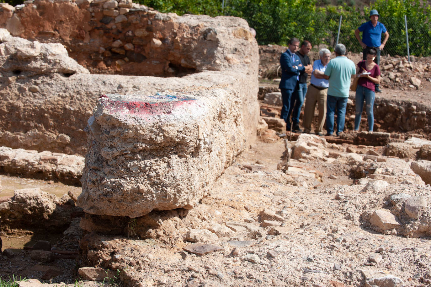 Un grupo de veinte arqueólogos comenzó a principios de este mes con los nuevos trabajos de excavación que continúan estudiando el Castillejo de Monteagudo