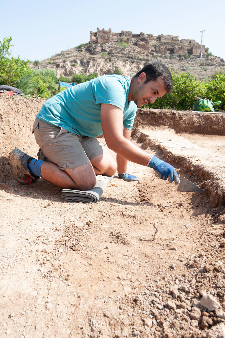Un grupo de veinte arqueólogos comenzó a principios de este mes con los nuevos trabajos de excavación que continúan estudiando el Castillejo de Monteagudo