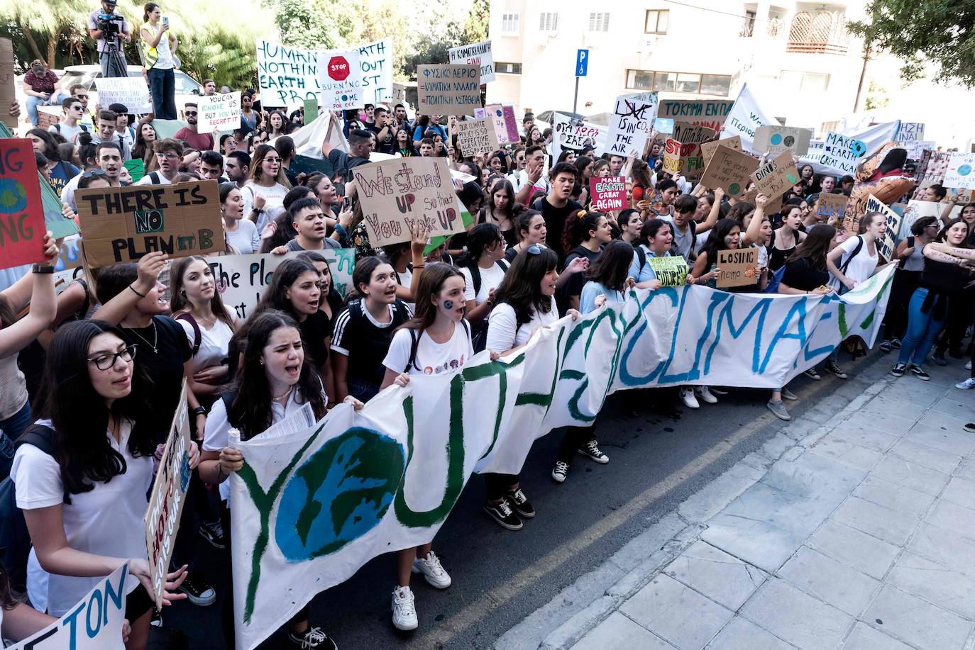 Jóvenes protestan en Nikosia