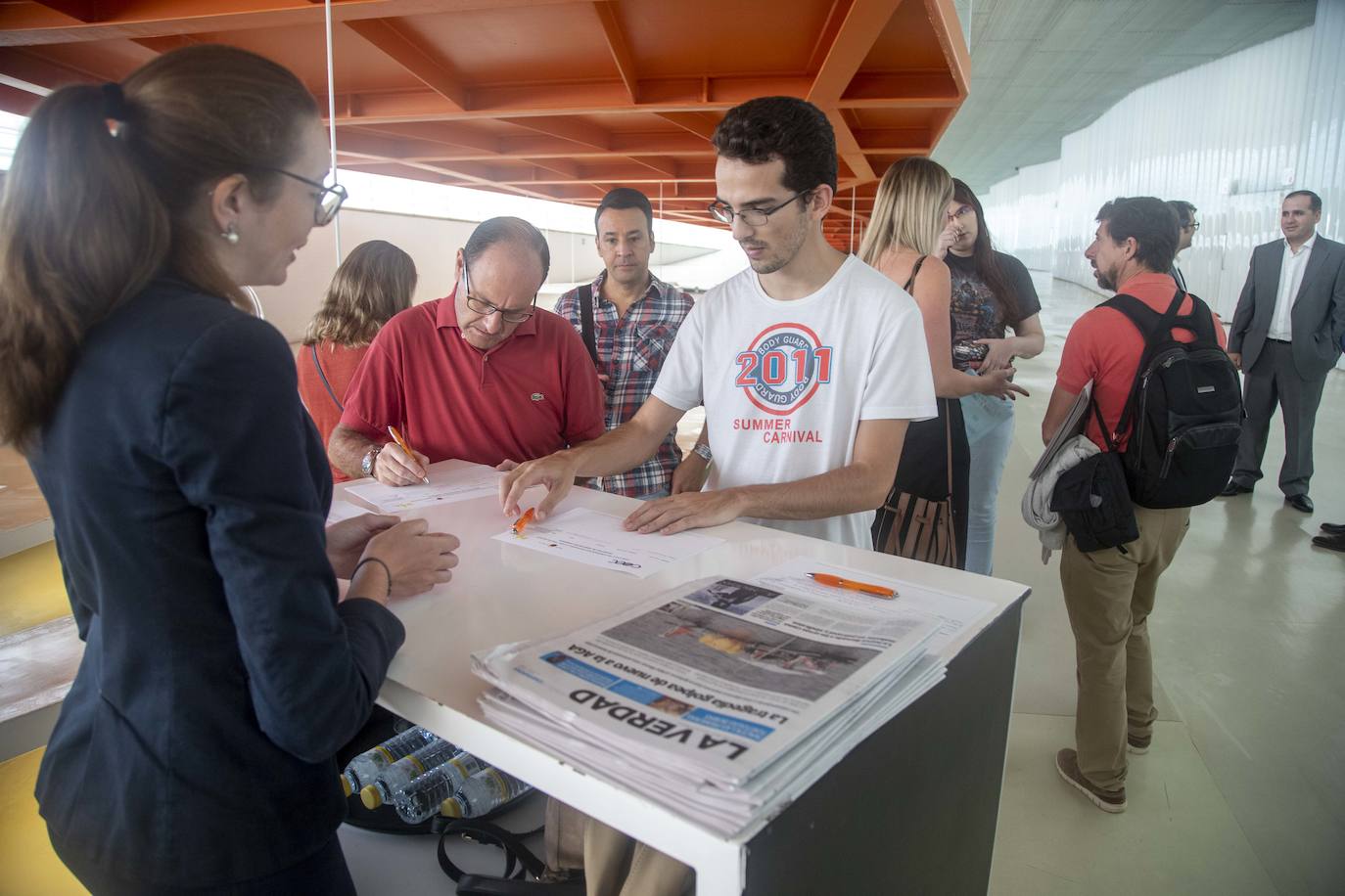 El Foro Ciclo de Conferencias La Verdad-COEC, celebrado ayer en el Auditorio y Palació de Congresos El Batel, en Cartagena, trató de arrojar luz acerca de los procesos de transformación digital que debe afrontar el empresariado con celeridad.