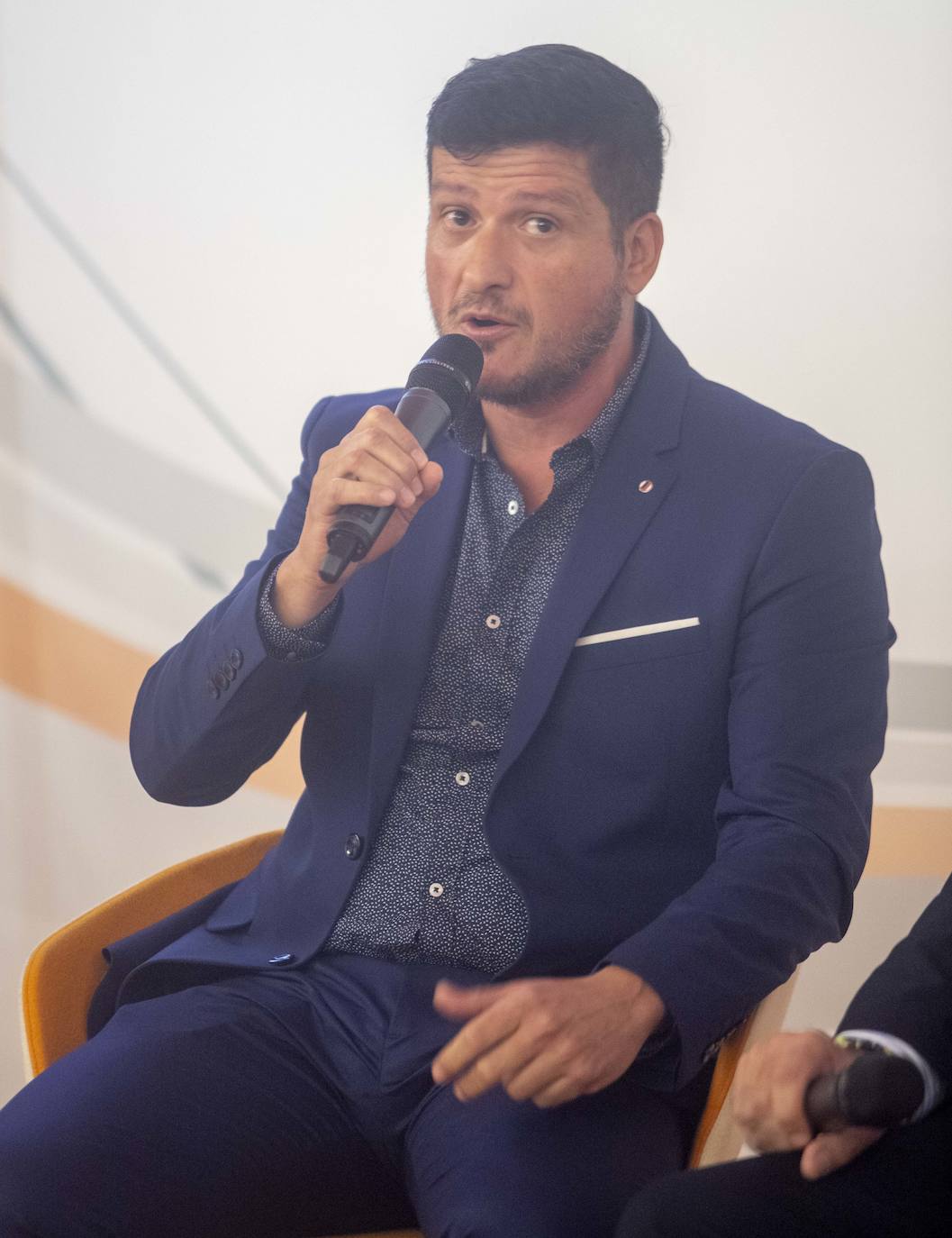 El Foro Ciclo de Conferencias La Verdad-COEC, celebrado ayer en el Auditorio y Palació de Congresos El Batel, en Cartagena, trató de arrojar luz acerca de los procesos de transformación digital que debe afrontar el empresariado con celeridad.