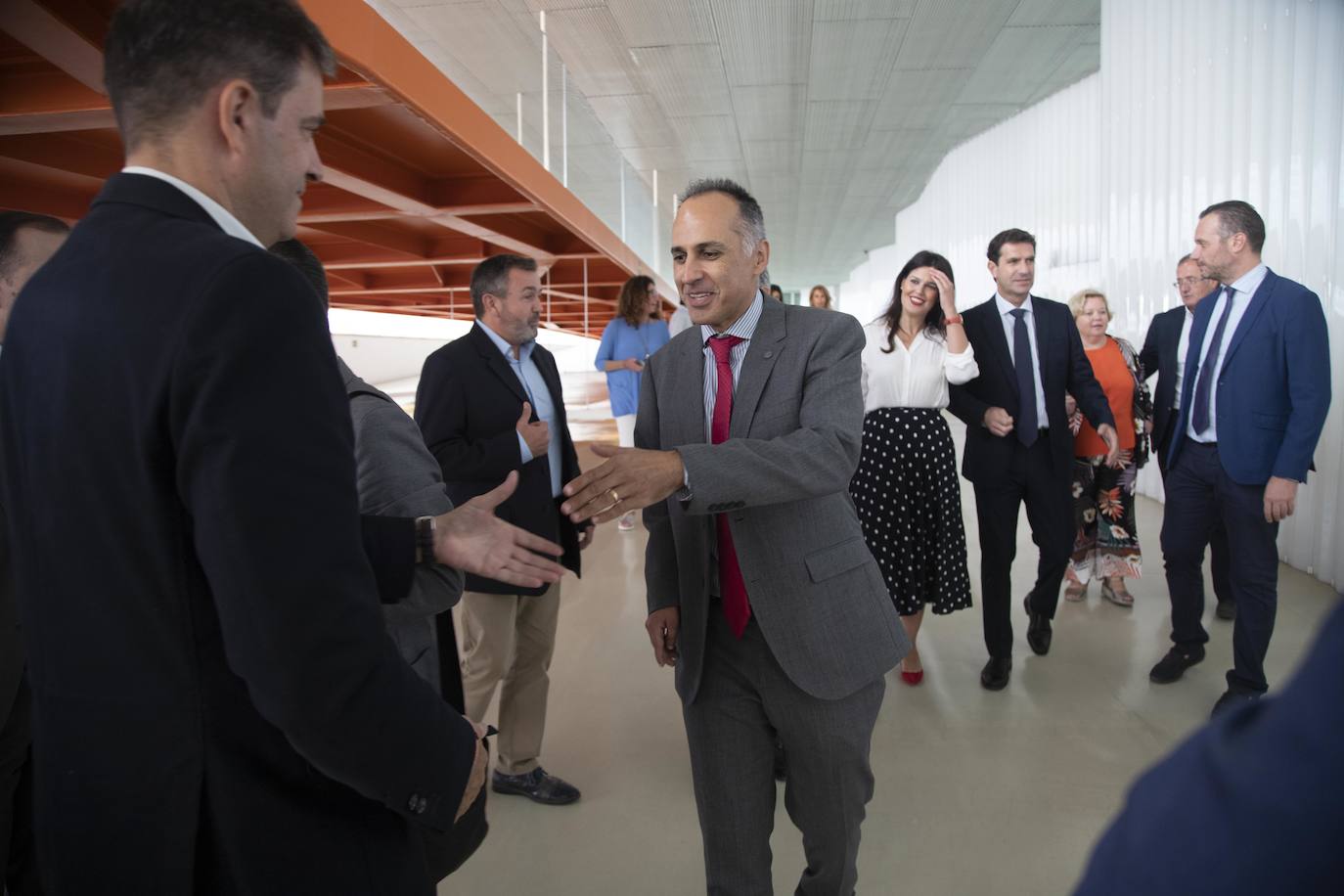 El Foro Ciclo de Conferencias La Verdad-COEC, celebrado ayer en el Auditorio y Palació de Congresos El Batel, en Cartagena, trató de arrojar luz acerca de los procesos de transformación digital que debe afrontar el empresariado con celeridad.