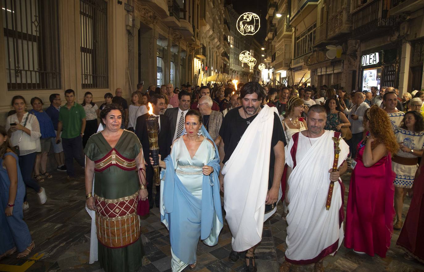 «¡Ahora vosotros sois la historia», dijo el actor en el acto inaugural del trigésimo aniversario en el que todos recordaron a los damnificados de la catástrofe causada por la 'gota fría'.
