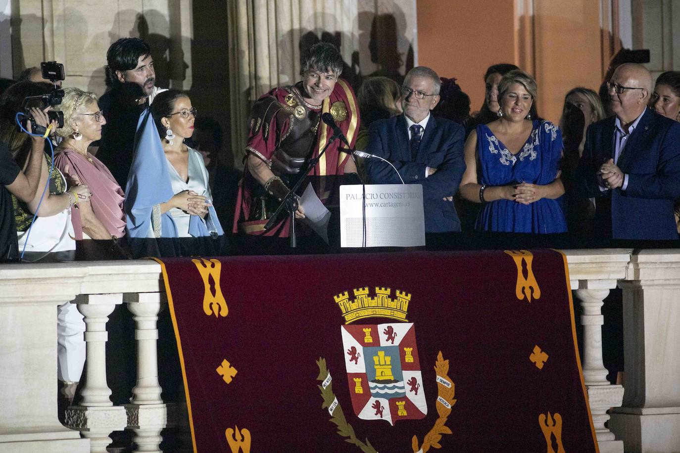 «¡Ahora vosotros sois la historia», dijo el actor en el acto inaugural del trigésimo aniversario en el que todos recordaron a los damnificados de la catástrofe causada por la 'gota fría'.