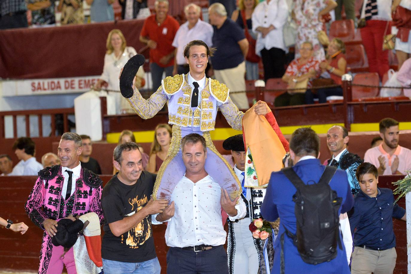 Fotos: Debut y puerta grande para José María trigueros
