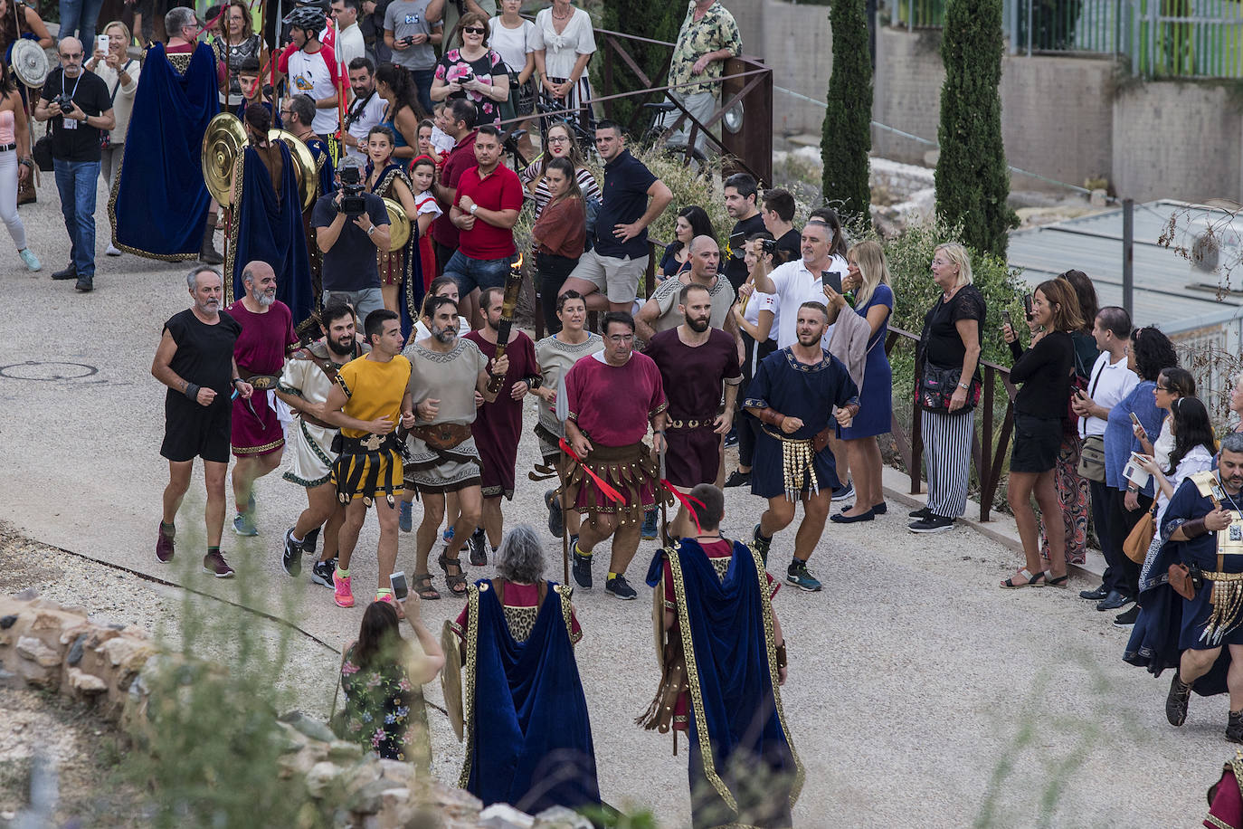 La Ruta Iter Ignis comenzó en Cabo de Palos y reunió a una veintena de relevistas.