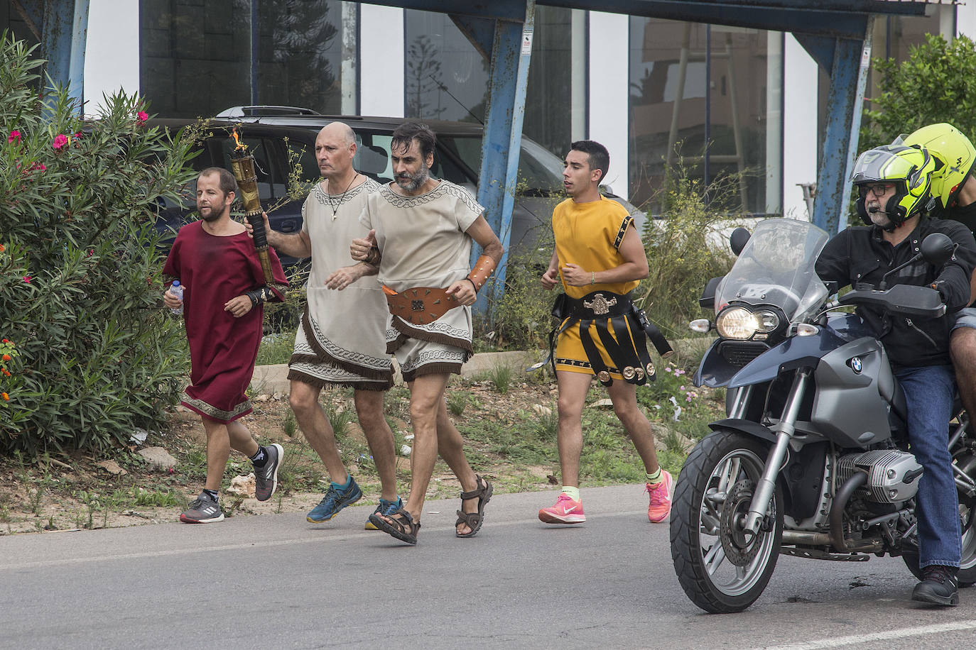 La Ruta Iter Ignis comenzó en Cabo de Palos y reunió a una veintena de relevistas.