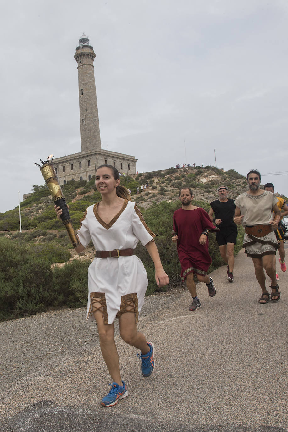 La Ruta Iter Ignis comenzó en Cabo de Palos y reunió a una veintena de relevistas.