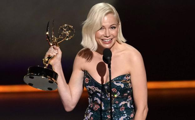 Michelle Williams ha recibido el galardón a la mejor actriz en una miniserie.