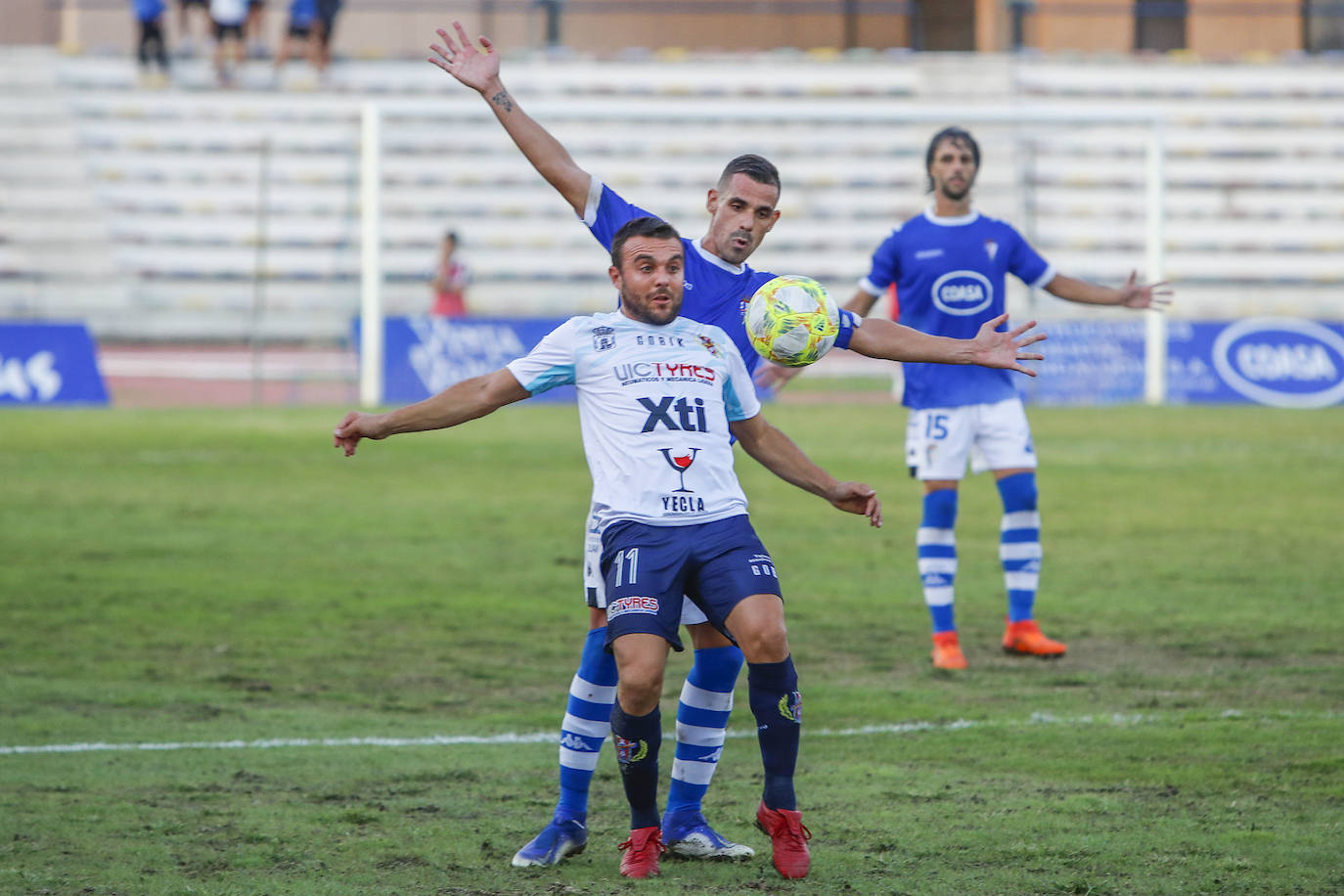 Fotos: El Yeclano se rinde en el minuto 90 (1-0)