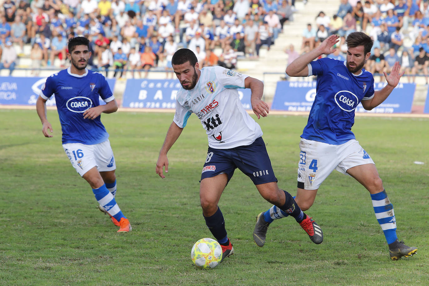 Fotos: El Yeclano se rinde en el minuto 90 (1-0)