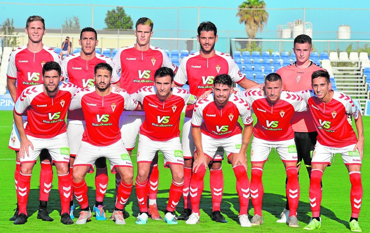 Formación de once titular del Real Murcia en un partido de pretemporada. 