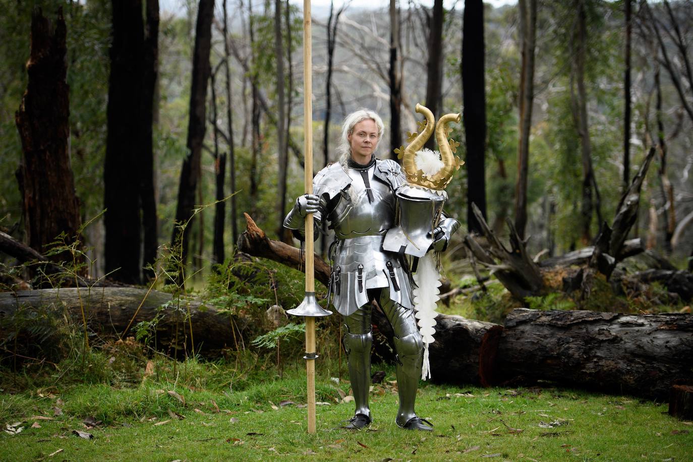 Varios caballeros compiten en la tradicional Feria Medieval de St Ives en Sídney, Australia.