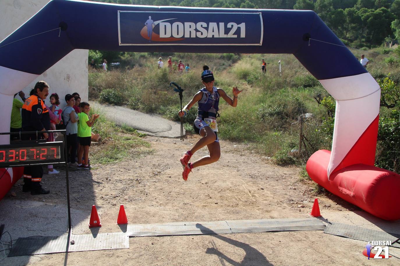 El atleta del Mobel Automenor Running Team Alfonso De Moya se lleva el VI Trail del Gavilán con un tiempo de 2:19:21 en los 22 kilómetros, por los 2:43:57 para su compañera de club Ana Isabel Cánovas