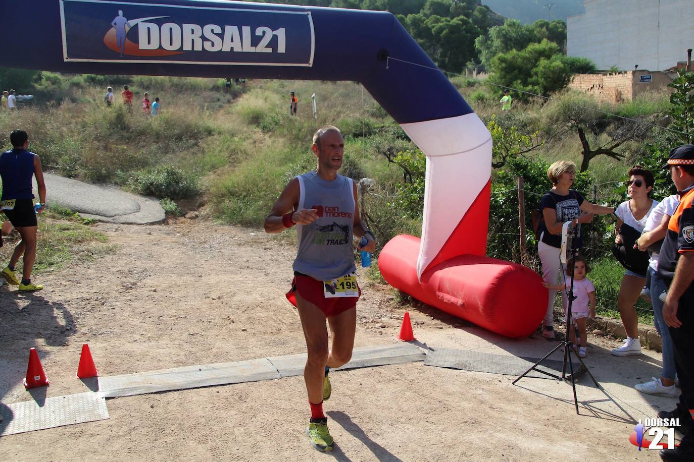 El atleta del Mobel Automenor Running Team Alfonso De Moya se lleva el VI Trail del Gavilán con un tiempo de 2:19:21 en los 22 kilómetros, por los 2:43:57 para su compañera de club Ana Isabel Cánovas