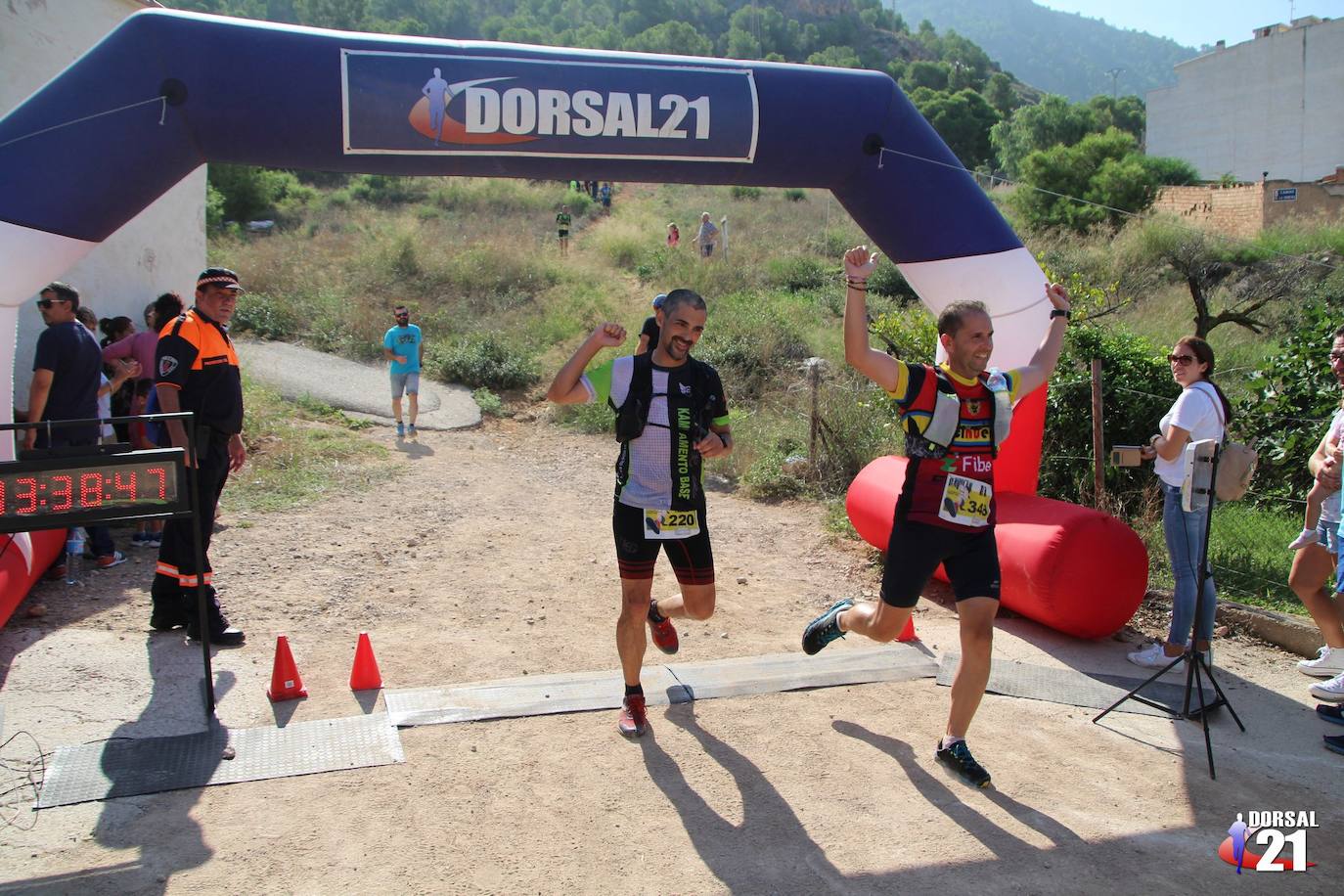 El atleta del Mobel Automenor Running Team Alfonso De Moya se lleva el VI Trail del Gavilán con un tiempo de 2:19:21 en los 22 kilómetros, por los 2:43:57 para su compañera de club Ana Isabel Cánovas