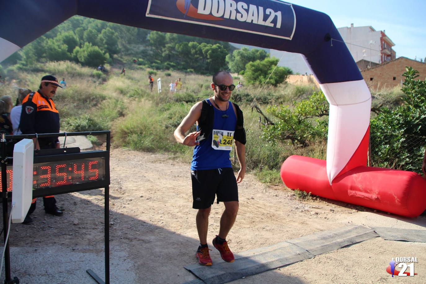 El atleta del Mobel Automenor Running Team Alfonso De Moya se lleva el VI Trail del Gavilán con un tiempo de 2:19:21 en los 22 kilómetros, por los 2:43:57 para su compañera de club Ana Isabel Cánovas