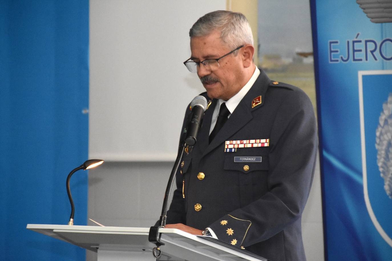 El presidente del Grupo Fuertes muestra su satisfacción de habe realizado el servicio militar en dicho lugar durante la apertura del curso escolar 2019/2020 de la Escuela Militar de Paracaidismo Méndez Parada