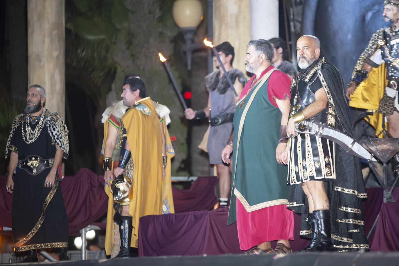 El espectáculo de luz y sonido brilló durante más de una hora y media en un escenario de cien metros de ancho, con dos grandes pantallas de vídeo.