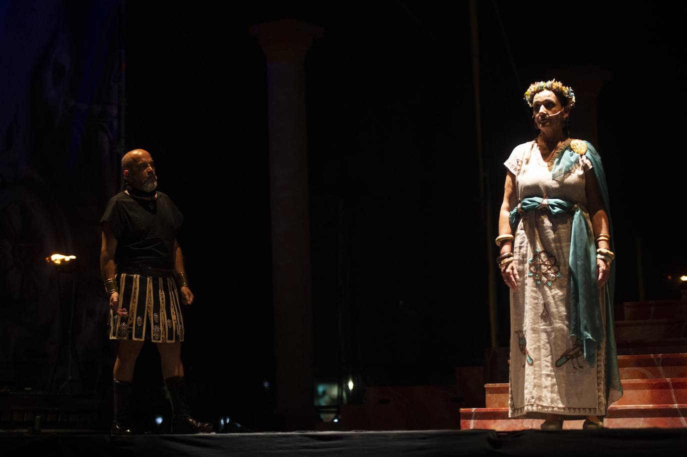 El espectáculo de luz y sonido brilló durante más de una hora y media en un escenario de cien metros de ancho, con dos grandes pantallas de vídeo.