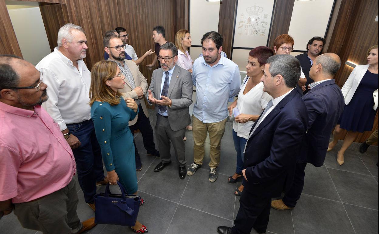 El delegado de Gobierno, Francisco Jiménez, junto a los alcaldes de Cartagena, Los Alcázares y Beniel, entre otros.