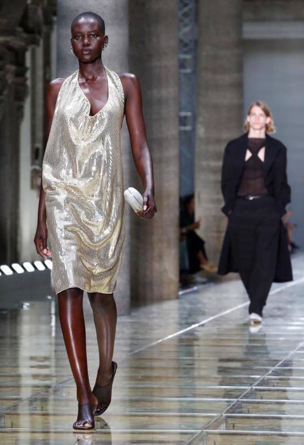 Los diseños Primavera/Verano 2020 de Bottega Veneta desfilan en la London Fashion Week