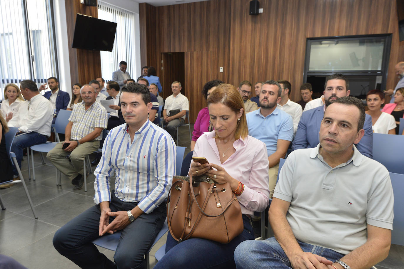 Los 45 alcaldes de los municipios de la Región acudieron a la reunión convocada por la Delegación de Gobierno para tratar cuestiones relativas al Decreto Extraordinario de Ayudas tras la DAN