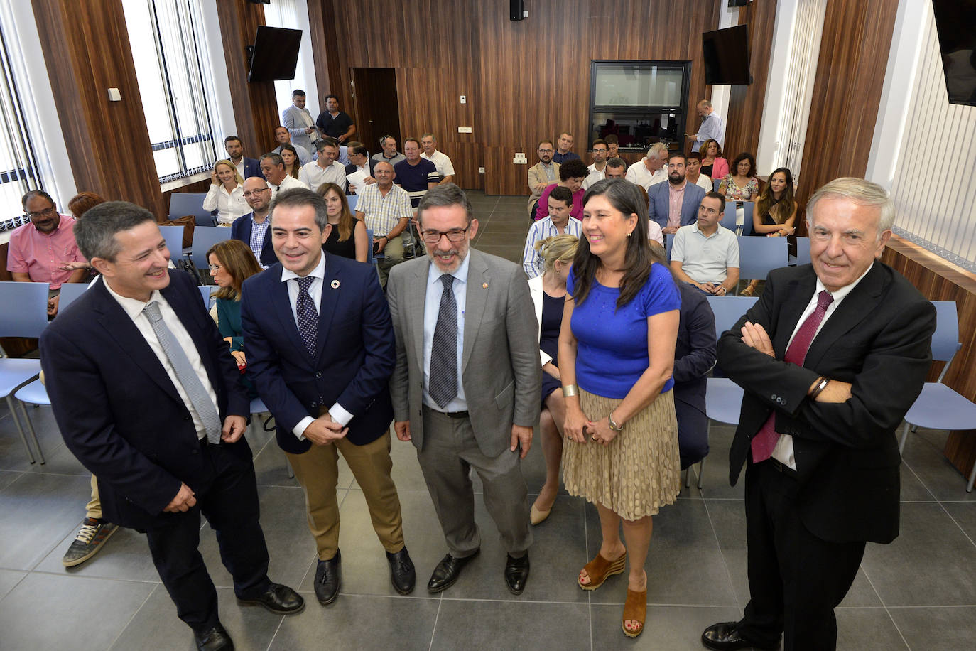 Los 45 alcaldes de los municipios de la Región acudieron a la reunión convocada por la Delegación de Gobierno para tratar cuestiones relativas al Decreto Extraordinario de Ayudas tras la DAN