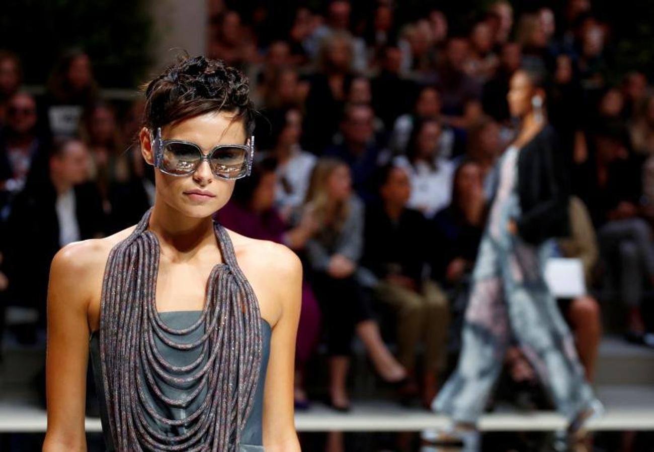 Los diseños Primavera/Verano 2020 de Giorgio Armani desfilan en la Milán Fashion Week