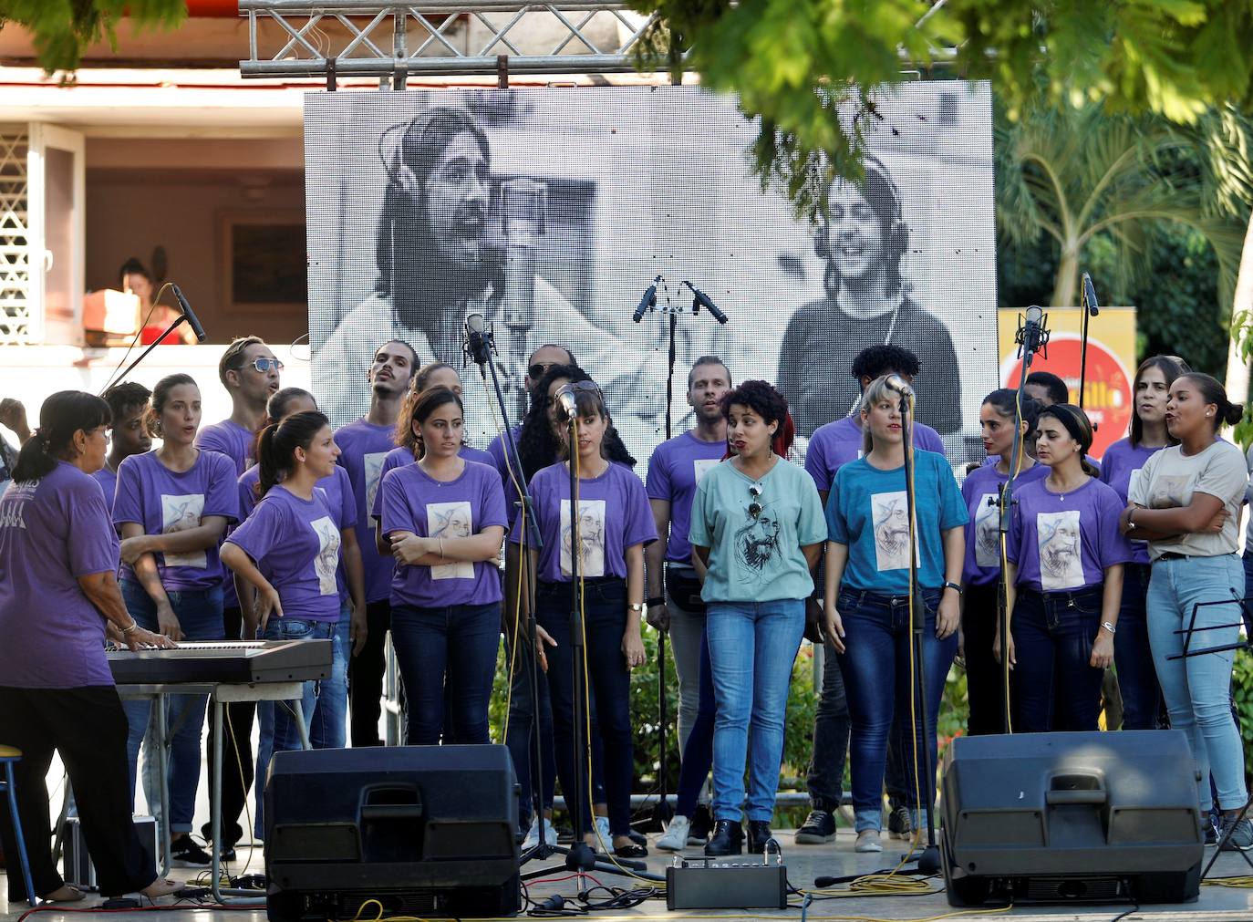 Distintos actos conmemorativos festejan la celebración de los 50 años del «Abbey Road» de The Beatles en lugares tan dispares como Cuba o Hollywood. Cuando «Abbey Road» se publicó el 26 de septiembre de 1969, nadie dijo que aquel iba a ser el último disco de los Beatles, pero ellos lo grabaron como si nunca más fueran a trabajar juntos. Incluso colocaron un tema llamado «The end» como cierre del álbum.