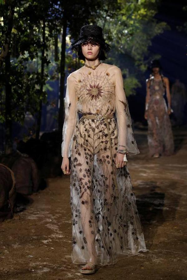 Dior inaugura la pasarela de la París Fashion Week con los diseños de Maria Grazia Chiuri de Primavera/Verano 2020
