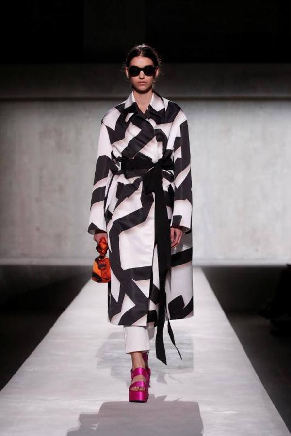 Los diseños Primavera/Verano 2020 de Dries Van Noten desfilan en la París Fashion Week 