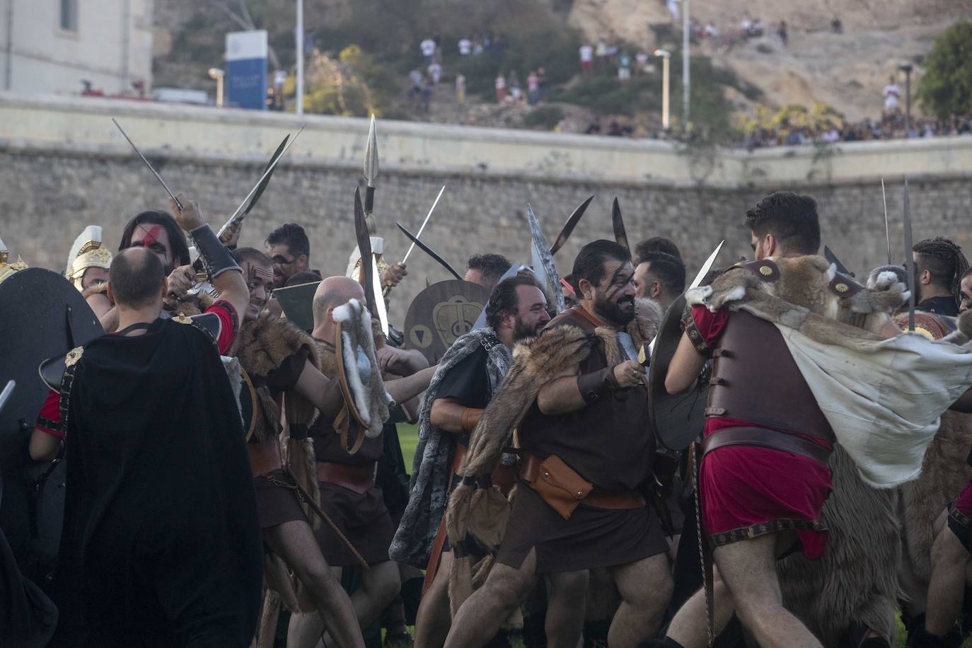 La Batalla entre carthagineses y romanos deleita a más de 5.000 personas, con una puesta en escena con más luchas cuerpo a cuerpo