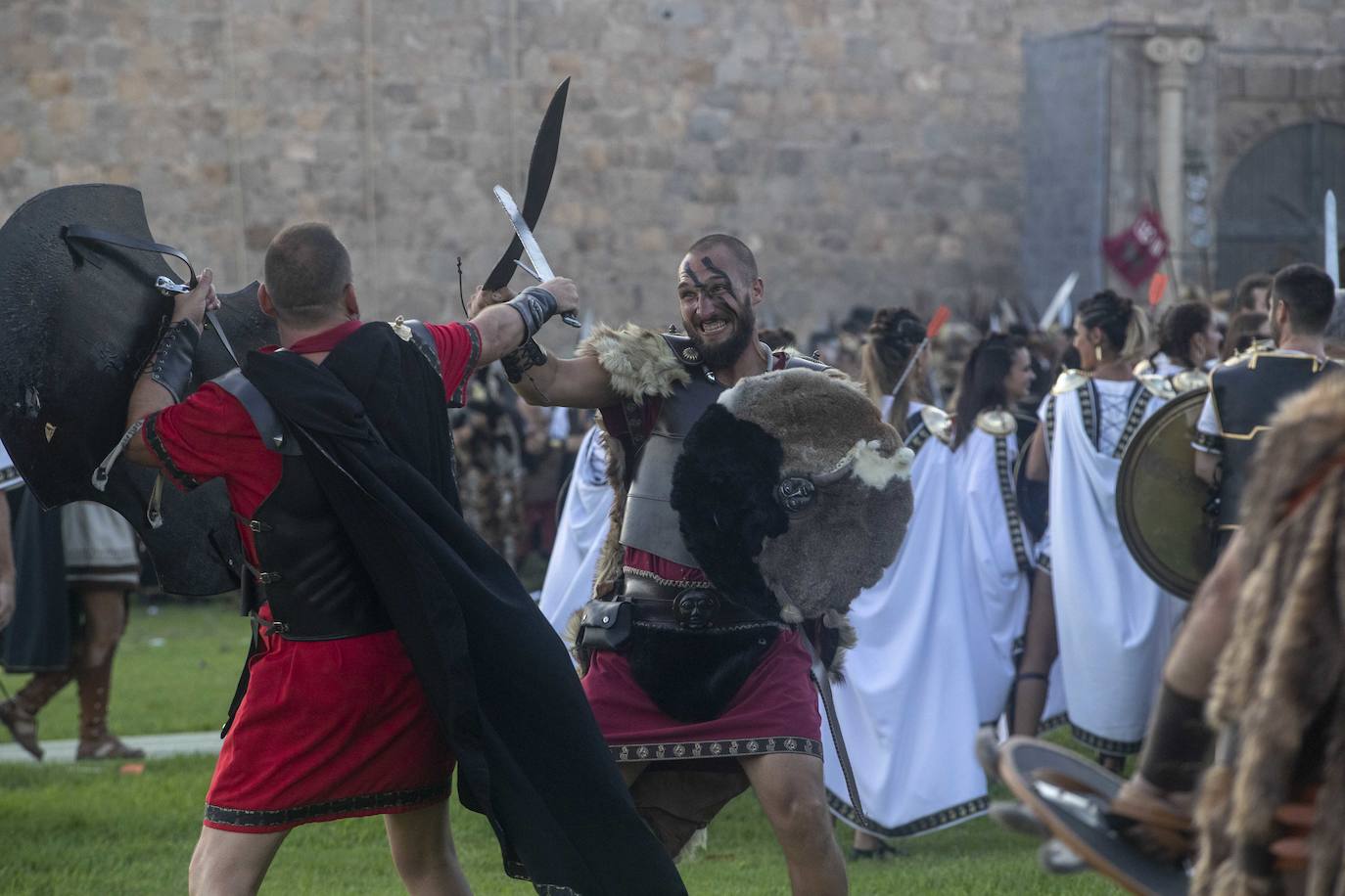 La Batalla entre carthagineses y romanos deleita a más de 5.000 personas, con una puesta en escena con más luchas cuerpo a cuerpo