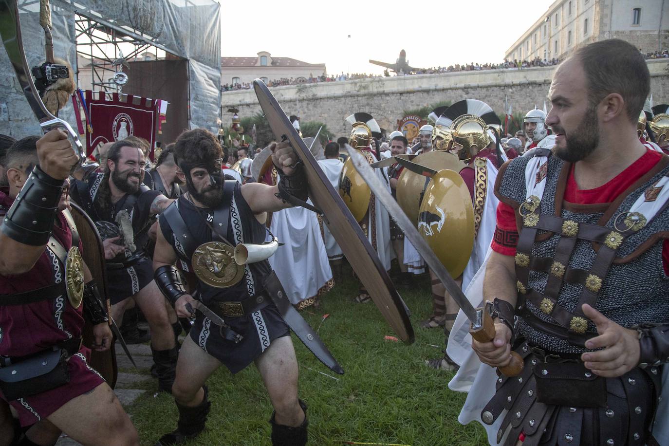 La Batalla entre carthagineses y romanos deleita a más de 5.000 personas, con una puesta en escena con más luchas cuerpo a cuerpo