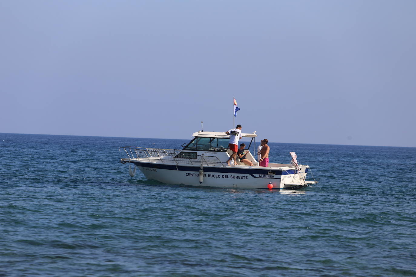 Cuatro nadadoras del Club Master Madrid completan una travesía entre Mazarrón y Águilas para llamar la atención sobre las basuras marinas y la contaminación de los océanos