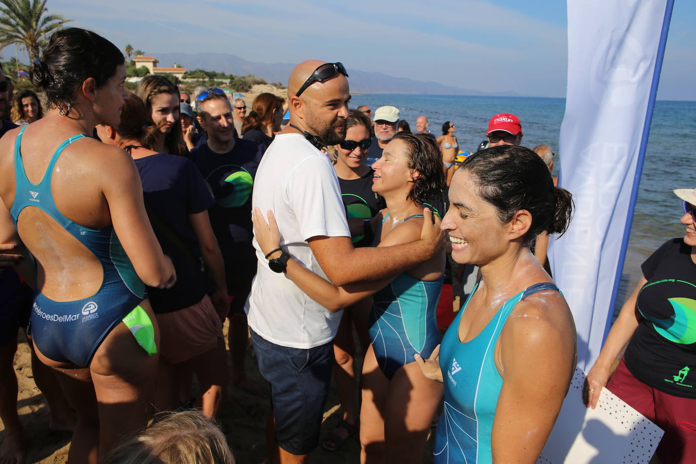 Cuatro nadadoras del Club Master Madrid completan una travesía entre Mazarrón y Águilas para llamar la atención sobre las basuras marinas y la contaminación de los océanos