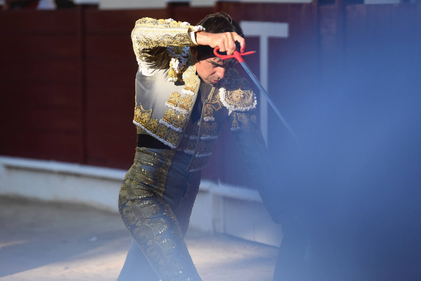 Perera dio una gran tarde de toros y se llevó cuatro orejas; Ponce y Ureña pasearon dos por coleta.