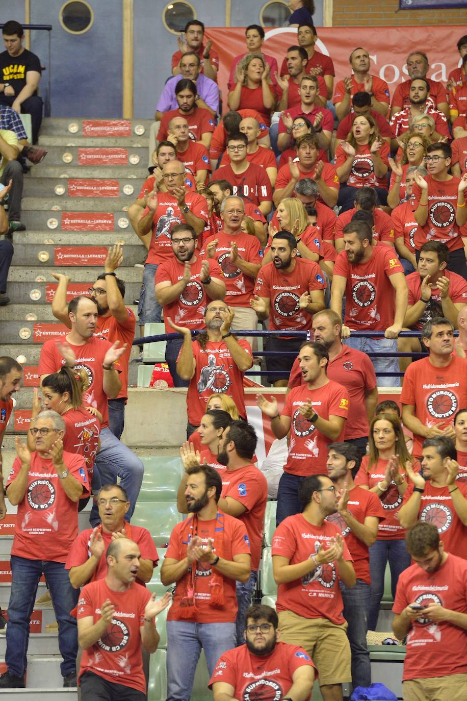 El equipo murciano jugó a tirones todo el partido, pero se llevó la primera con exhibición de su estrella en el cierre y alto nivel del dúo griego.
