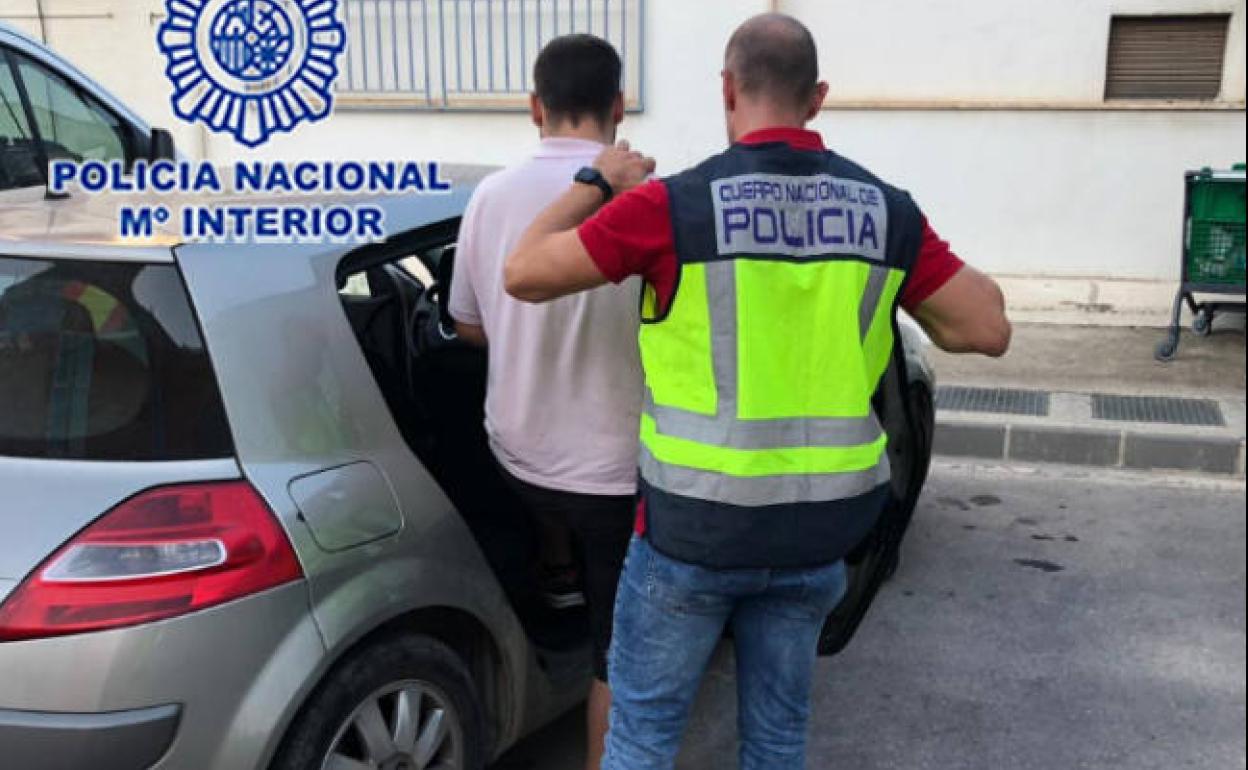 Momento de la detención, efectuada en Javalí Nuevo.